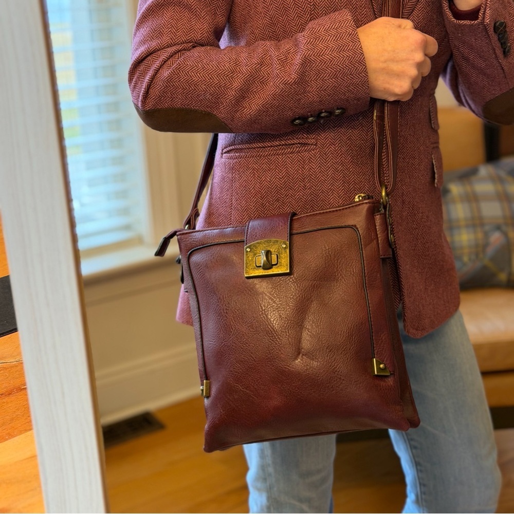 Black Rivet Vintage Style Burgundy Faux Leather Crossbody